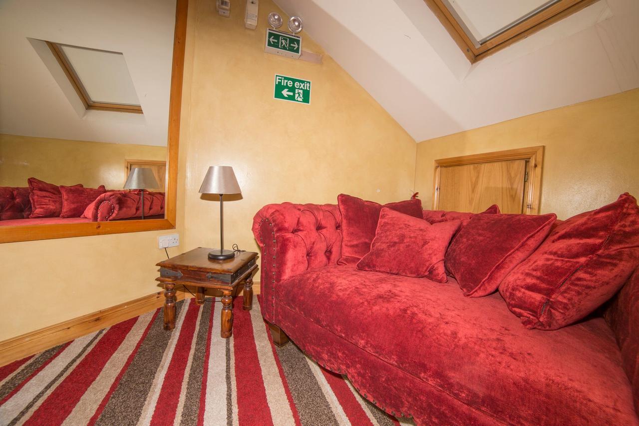 The Frontier Hotel Bridgend Экстерьер фото